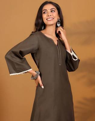 Kantha Work Notch Neck A-Line Kurta With Trousers 2
