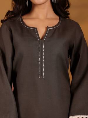 Kantha Work Notch Neck A-Line Kurta With Trousers 3
