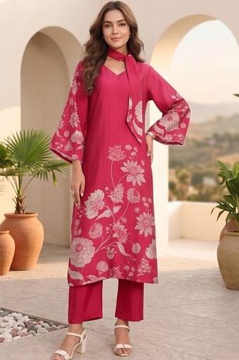 Women Floral Printed Regular Chanderi Silk Kurta with Trousers & With Dupatta