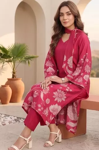 Women Floral Printed Regular Chanderi Silk Kurta with Trousers & With Dupatta