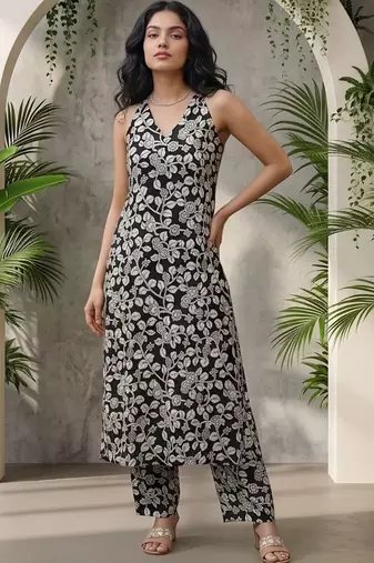 Women Floral Printed Regular Kurta with Trousers