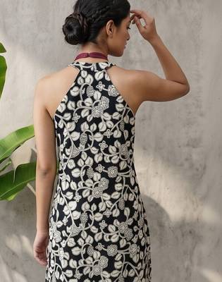 Women Floral Printed Regular Kurta with Trousers 4