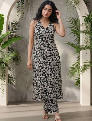 Women Floral Printed Regular Kurta with Trousers 6