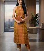 Women Regular Kurta with Trousers
