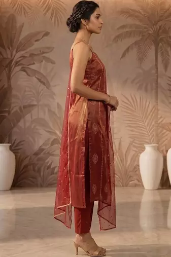 Women Ethnic Motifs Printed Regular Kurta with Trousers & With Dupatta