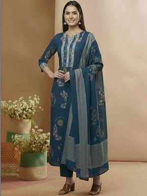 Women Floral Printed Regular Kurta with Trousers & With Dupatta 1