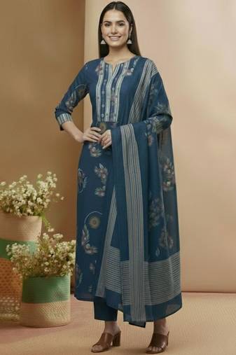 Women Floral Printed Regular Kurta with Trousers & With Dupatta