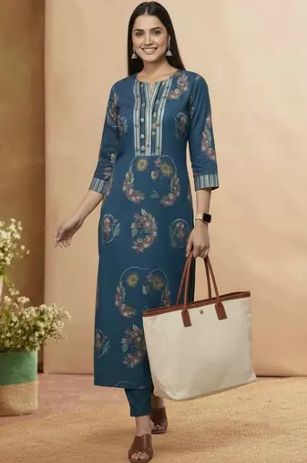 Women Floral Printed Regular Kurta with Trousers & With Dupatta