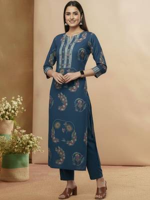 Women Floral Printed Regular Kurta with Trousers & With Dupatta 3