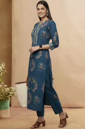 Women Floral Printed Regular Kurta with Trousers & With Dupatta