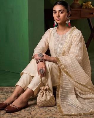 Women Ethnic Motifs Embroidered Regular Thread Work Kurta with Trousers & With Dupatta 2