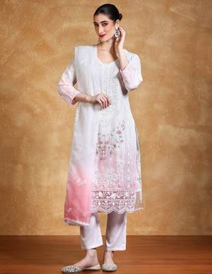 Women Floral Embroidered Regular Thread Work Kurta with Trousers & With Dupatta 2