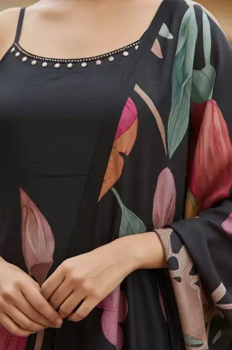 Women Floral Printed Regular Beads and Stones Kurta with Trousers & With Dupatta