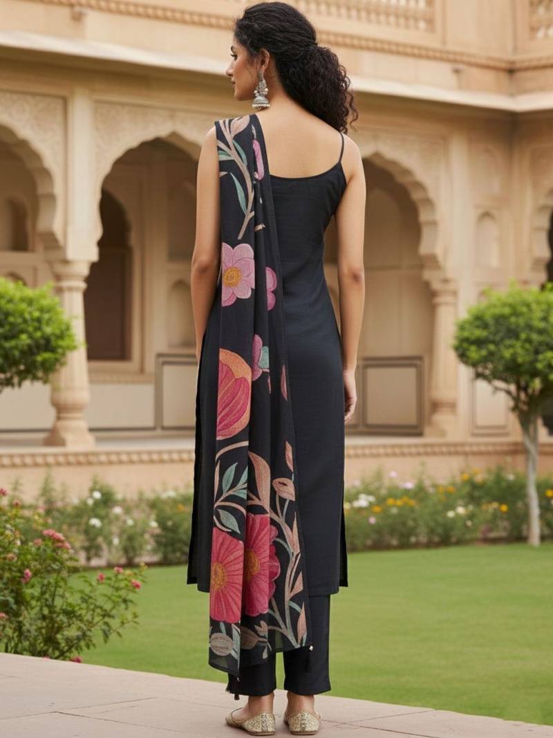 Women Floral Printed Regular Beads and Stones Kurta with Trousers & With Dupatta