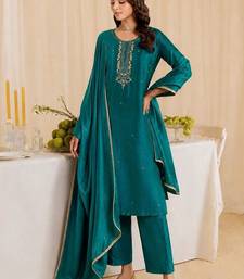 Women Ethnic Motifs Embroidered Regular Thread Work Kurta with Trousers & With Dupatta