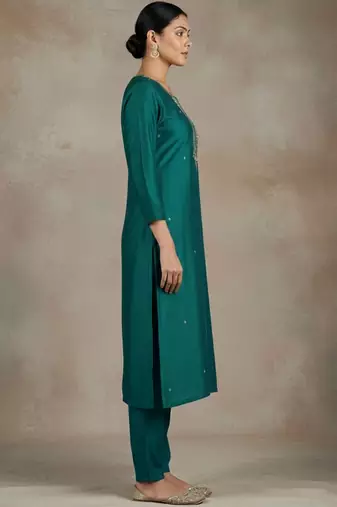 Women Ethnic Motifs Embroidered Regular Thread Work Kurta with Trousers & With Dupatta