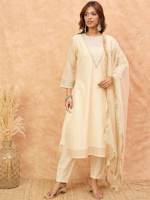 Women Self Design Kurta with Pyjama & Dupatta 1