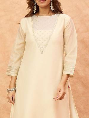 Women Self Design Kurta with Pyjama & Dupatta 2