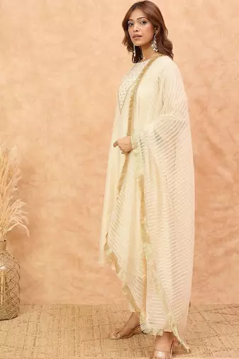 Women Self Design Kurta with Pyjama & Dupatta