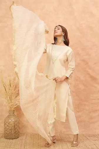 Women Self Design Kurta with Pyjama & Dupatta