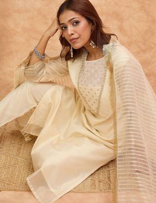 Women Self Design Kurta with Pyjama & Dupatta 7