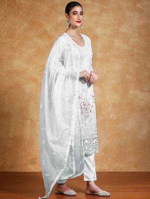 Women Embroidered Regular Sequinned Kurta with Trousers & Dupatta Kurta Sets 3