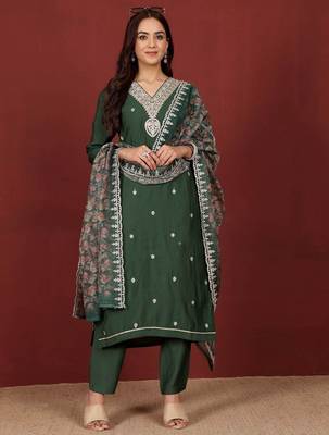 Ethnic Motifs Embroidered Notch Neck Zari Straight Kurta With Trousers & Dupatta 5