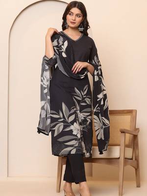 Women Floral Printed Regular Thread Work Pure Cotton Kurta with Trousers & With Dupatta 1