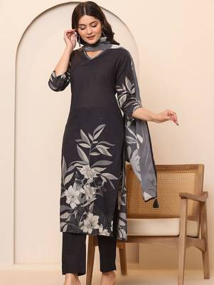 Women Floral Printed Regular Thread Work Pure Cotton Kurta with Trousers & With Dupatta 4