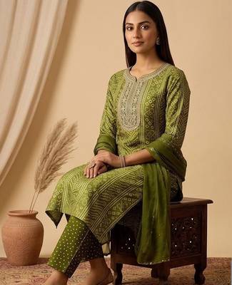 Women Ethnic Motifs Printed Regular Thread Work Kurta with Trousers & With Dupatta 1