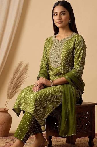 Women Ethnic Motifs Printed Regular Thread Work Kurta with Trousers & With Dupatta