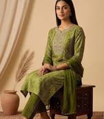 Women Ethnic Motifs Printed Regular Thread Work Kurta with Trousers & With Dupatta