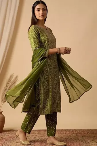 Women Ethnic Motifs Printed Regular Thread Work Kurta with Trousers & With Dupatta