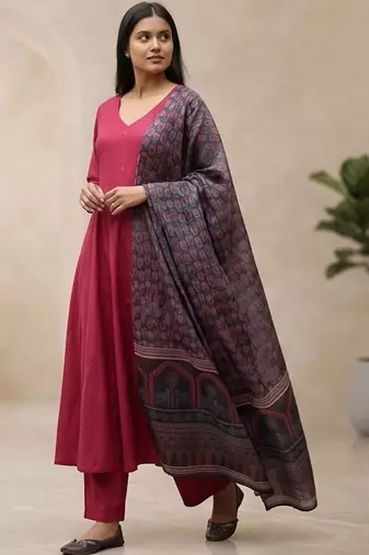 Women Ethnic Motifs Regular Thread Work Kurta with Trousers & With Dupatta