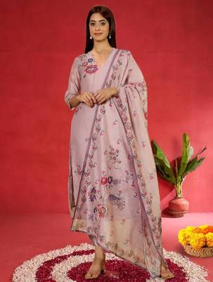 Women Floral Print Regular Kantha Work Kurta with Trousers & Dupatta 1