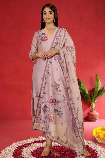 Women Floral Print Regular Kantha Work Kurta with Trousers & Dupatta