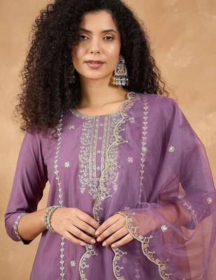 Women Ethnic Motifs Embroidered Kurta with Pyjama & Dupatta 2