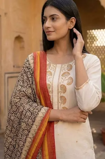 Women Embroidered Regular Thread Work Kurta with Trousers & With Dupatta