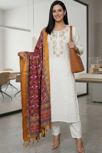 Women Embroidered Regular Thread Work Kurta with Trousers & With Dupatta