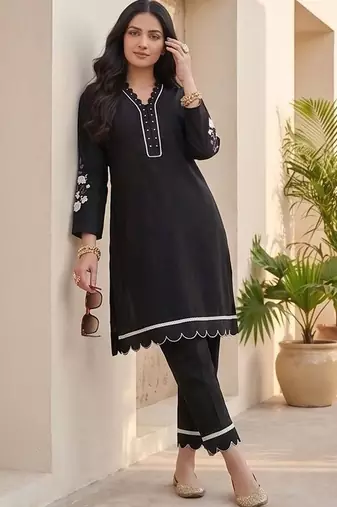 Women Ethnic Motifs Embroidered Regular Thread Work Kurta with Trousers & With Dupatta