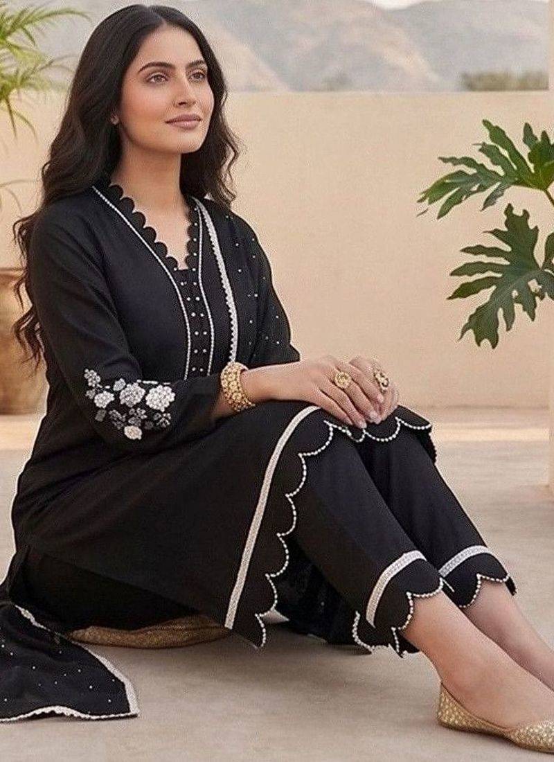 Women Ethnic Motifs Embroidered Regular Thread Work Kurta with Trousers & With Dupatta