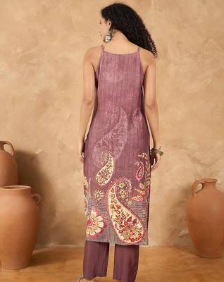 Women Paisley Printed Regular Beads and Stones Kurta with Trousers 5