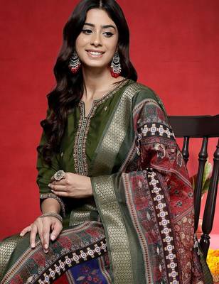 Women Ethnic Motifs Embroidered Kurta with Pyjama & Dupatta 2