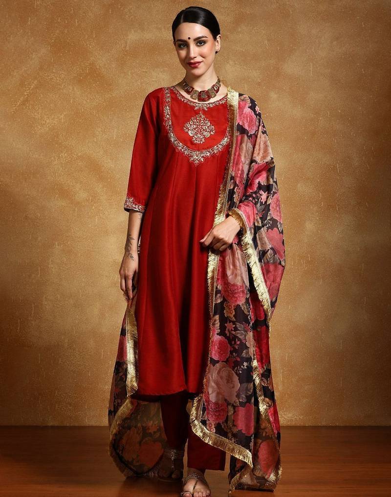 Women Floral Embroidered Regular Kurta with Trousers & With Dupatta Kurta Sets