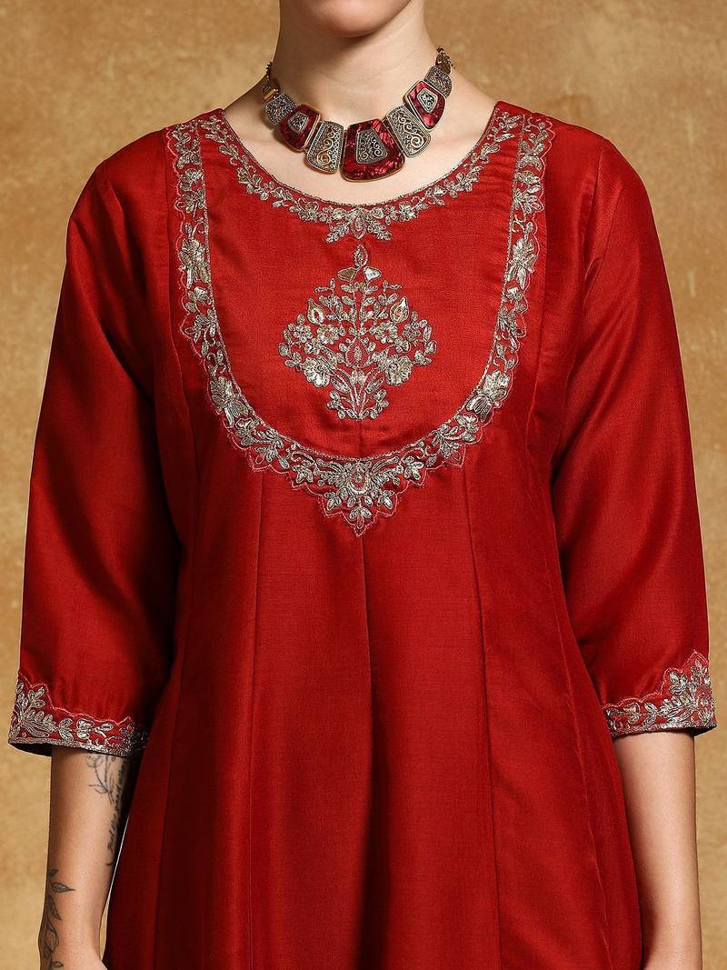 Women Floral Embroidered Regular Kurta with Trousers & With Dupatta Kurta Sets