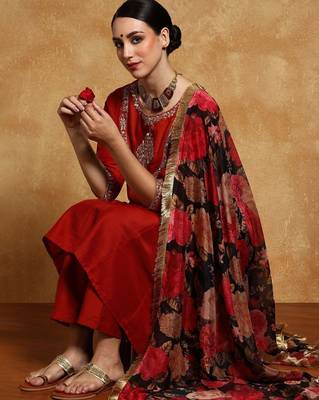 Women Floral Embroidered Regular Kurta with Trousers & With Dupatta Kurta Sets 6