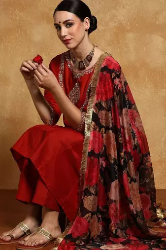 Women Floral Embroidered Regular Kurta with Trousers & With Dupatta Kurta Sets