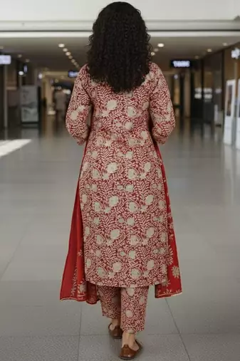 Women Ethnic Motifs Printed Regular Kurta with Trousers & With Dupatta