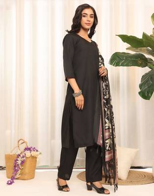 V-Neck Straight Kurta With Trouser 4