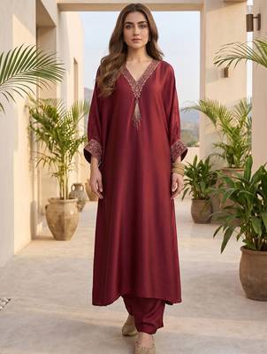 Women Ethnic Motifs Embroidered Regular Thread Work Kurta with Trousers 1